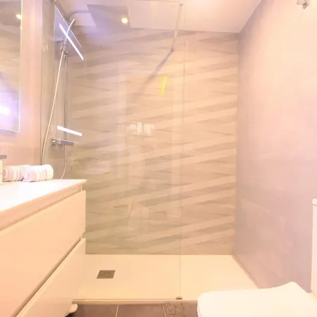 Lägenhet 1080 Beachfront Penthouse 3 Floors Jacuzzi 2 Pools Wifi Roof Terrace *