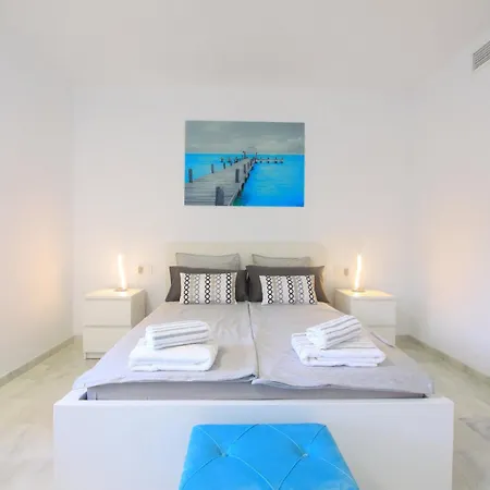 1080 Beachfront Penthouse 3 Floors Jacuzzi 2 Pools Wifi Roof Terrace Lägenhet *