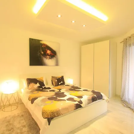 1080 Beachfront Penthouse 3 Floors Jacuzzi 2 Pools Wifi Roof Terrace Apartment